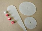 Warhammer 3 sjablonen + 4 dobbelstenen, Ophalen of Verzenden, Gebruikt, Warhammer, Accessoires