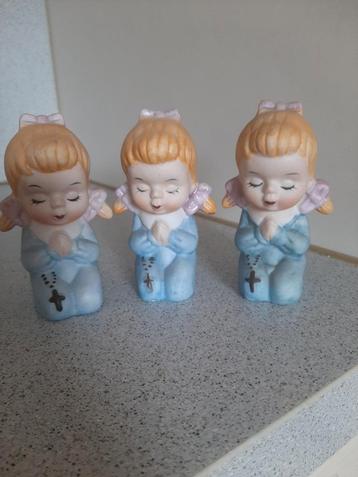 Set van 3 vintage beeldjes – biddende meisjes beschikbaar voor biedingen