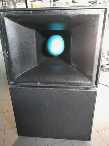 2x 12" mid hoorn beschikbaar voor biedingen