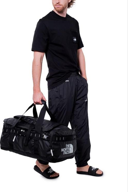 The North Face 62l base camp voyager reistas, Handtassen en Accessoires, Tassen | Reistassen en Weekendtassen, Nieuw, Zwart, Ophalen