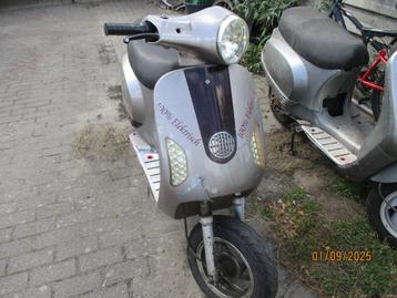 onderdelen    scooters  elektrich  2x met laders beschikbaar voor biedingen