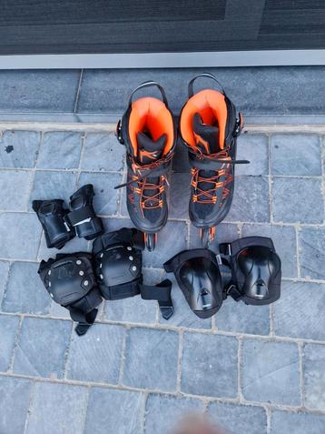 Inline skates Oxelo maat 45 + draagtas+ valbescherming, Autres marques, Rollers 4 roues en ligne, Enlèvement ou Envoi, Comme neuf