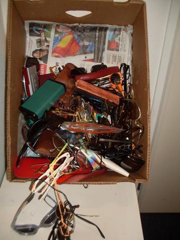 Uniformen, brillen, wandelstokken, jasjes, koppels, hoeden, Enlèvement, Comme neuf