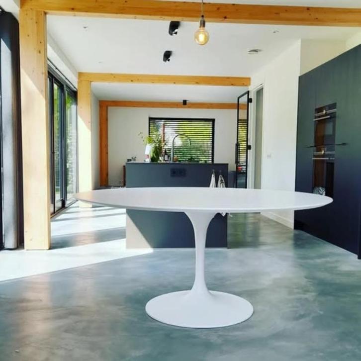 Ronde Saarinen Tulip eettafel 137cm, Huis en Inrichting, Tafels | Eettafels, Nieuw, 100 tot 150 cm, 100 tot 150 cm, Vier personen