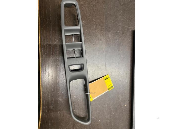 Portierlijst van een Renault Captur, Auto-onderdelen, Carrosserie, Renault, Gebruikt, 3 maanden garantie, Ophalen of Verzenden