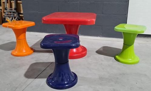 S.e.l.a.p. Selap France, kunststof, 3 x tabouret, 1 x tafel, Antiek en Kunst, Curiosa en Brocante, Ophalen of Verzenden