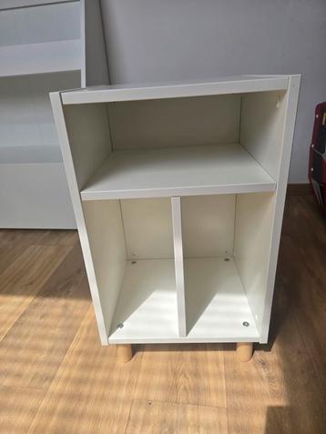 Meuble de rangement enfant IKEA – blanc avec pieds bois beschikbaar voor biedingen