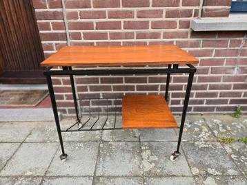 Vintage sidetable, bar cart disponible aux enchères