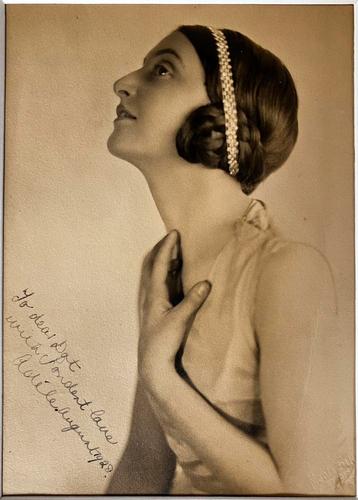 Foto Monte Luke (1885-1962) Studio, 1928 beschikbaar voor biedingen
