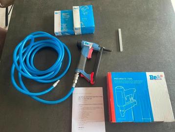 PROFESSIONELE PNEUMATISCHE NIETMACHINE beschikbaar voor biedingen
