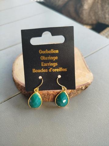 Mooie oorbellen/ groen beschikbaar voor biedingen