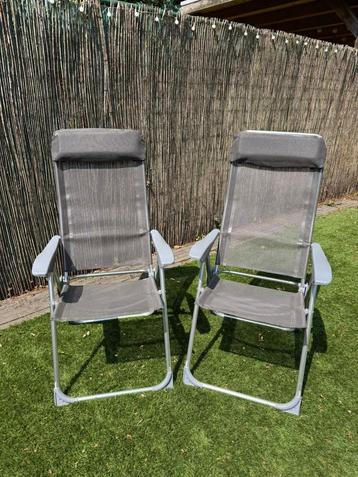 Inklapbare tuinstoelen beschikbaar voor biedingen