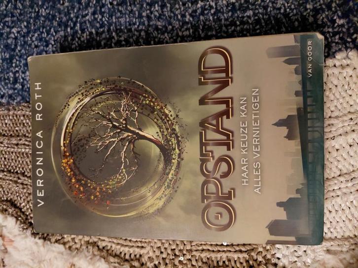 Veronica Roth - Opstand, Boeken, Kinderboeken | Jeugd | 13 jaar en ouder, Zo goed als nieuw, Ophalen of Verzenden
