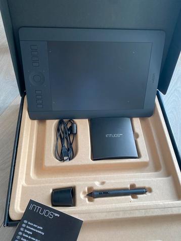 Tablette graphique Wacom Intuos Pro Medium – Parfait état beschikbaar voor biedingen