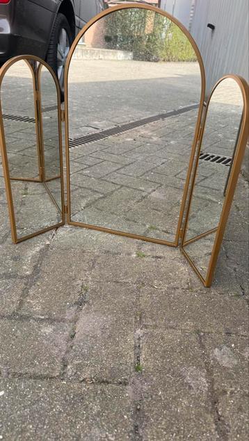 Kleine goude spiegel te koop beschikbaar voor biedingen