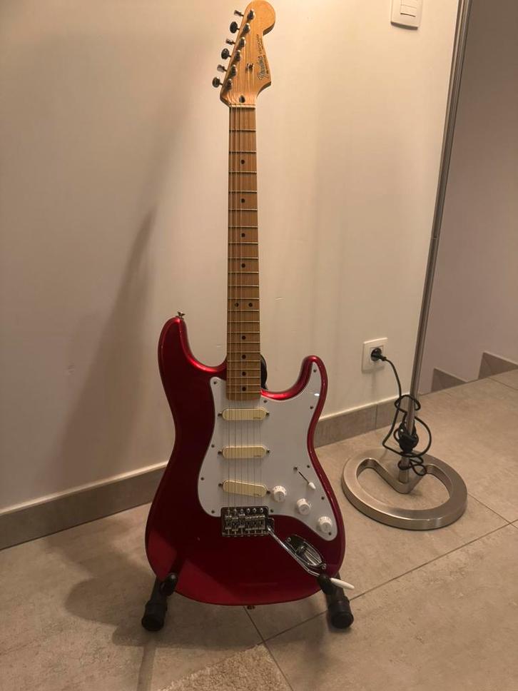 Fender Stratocaster EMG, Muziek en Instrumenten, Snaarinstrumenten | Gitaren | Elektrisch, Zo goed als nieuw, Fender, Ophalen