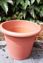 Te koop: Mooie grote bruine plastic sierbloempot., Kunststof, Gebruikt, Tuin, Rond