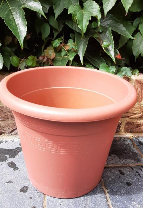 Te koop: Mooie grote bruine plastic sierbloempot., Jardin & Terrasse, Pots de fleurs, Utilisé, Synthétique, Balcon, Jardin, Moins de 40 cm