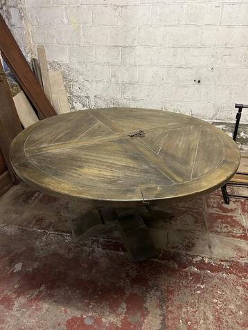 Table ronde  beschikbaar voor biedingen