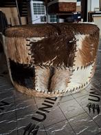 Poef uit koeienhuid, Huis en Inrichting, Ophalen, Overige materialen, Gebruikt, Koeienhuid