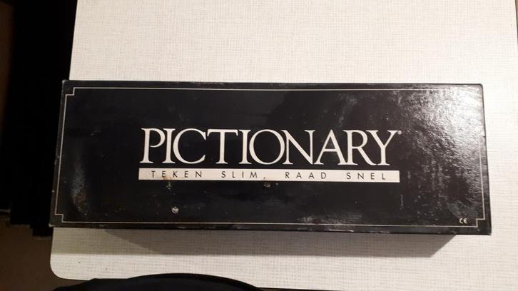 Pictionary, Hobby en Vrije tijd, Gezelschapsspellen | Bordspellen, Zo goed als nieuw, Ophalen of Verzenden