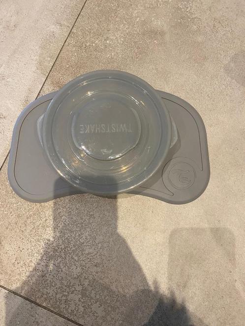 Plateau + Assiette antidérapant Twistshake gris, Kinderen en Baby's, Babyvoeding en Toebehoren, Zo goed als nieuw, Overige typen