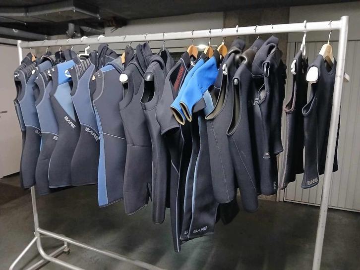 Bare Outlet Overvesten & Shorty,s en 3mm ondervestjes, Watersport en Boten, Duiken, Nieuw, Duikpak, Ophalen of Verzenden