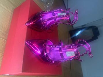 Pink Valentino heels beschikbaar voor biedingen