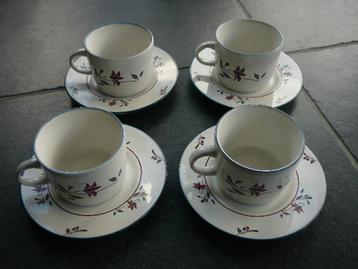 4 koffietassen + onderbordjes met bloemetjes beschikbaar voor biedingen