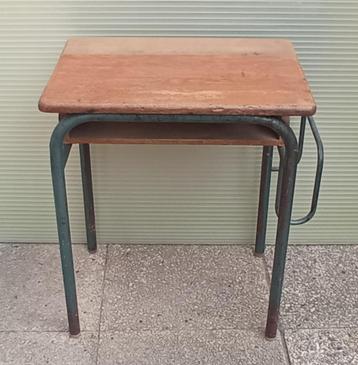 Table d'écolier beschikbaar voor biedingen
