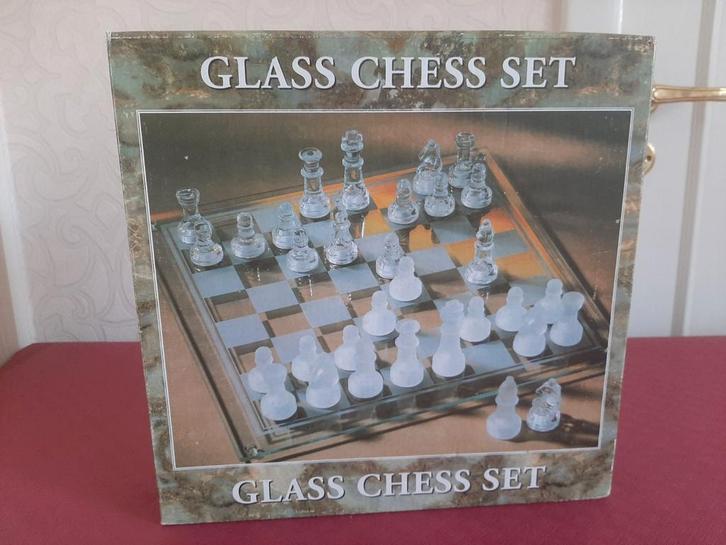 Nooit uitgepakt retro glazen schaakspel in doos–25 x 25 cm, Hobby en Vrije tijd, Gezelschapsspellen | Bordspellen, Nieuw, Ophalen of Verzenden