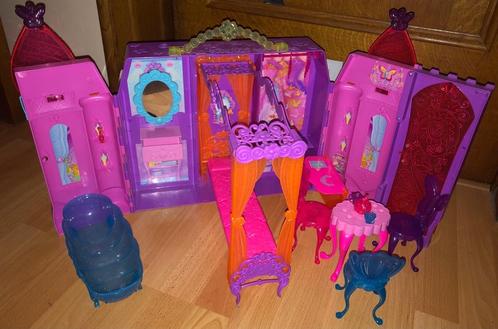 Barbie château magique / maison pliable transportable, Enfants & Bébés, Jouets | Poupées, Comme neuf, Barbie, Enlèvement ou Envoi