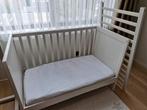 Ikea - Sundvik babybed met babymatras 60 x 120, Kinderen en Baby's, Babywiegjes en Ledikanten, Ophalen, Gebruikt