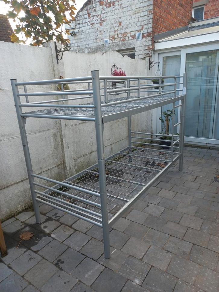 Stapelbed metaal., Huis en Inrichting, Slaapkamer | Stapelbedden en Hoogslapers, Stapelbed, Ophalen