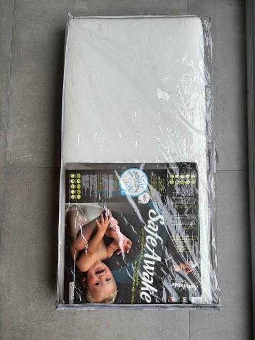 SafeAwake - Matras met Bamboe en 3D-honinggraad structuur, Kinderen en Baby's, Babywiegjes en Ledikanten, Gebruikt, Ledikant, Ophalen