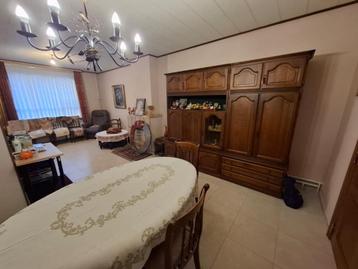 Inboedel: meubilair, kleding...verlichting, muur-kastdecorat beschikbaar voor biedingen
