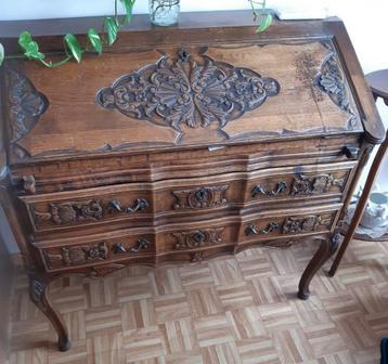 Secrétaire - Bureau beschikbaar voor biedingen