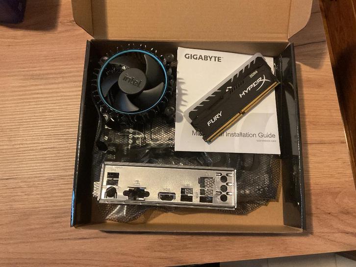 Carte mère Gigabyte + i5 10400F + 12Gb ddr4, Computers en Software, Moederborden, Zo goed als nieuw, Intel, DDR4, Ophalen