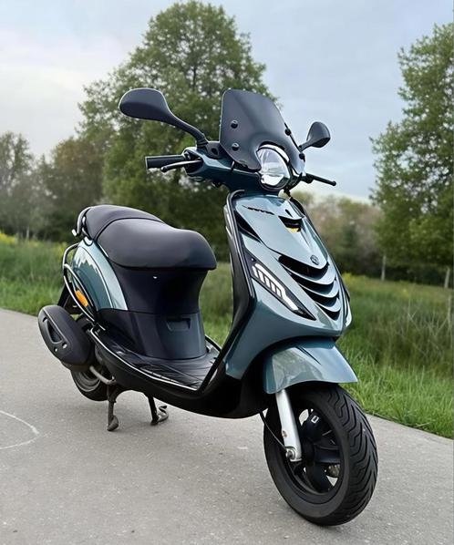 Frisse Piaggio Zip 4T (A klasse) E5 8000km, Fietsen en Brommers, Scooters | Piaggio, Zip, Klasse A (25 km/u), Benzine, Ophalen
