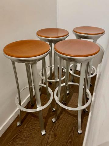 4X 1970’s Indecasa Joan Casas i Ortínez Bar Stool, Avec repose-pieds, 4 tabourets, Enlèvement, Utilisé