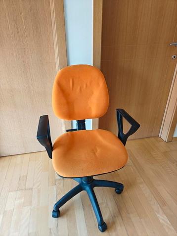 Bureaustoel beschikbaar voor biedingen