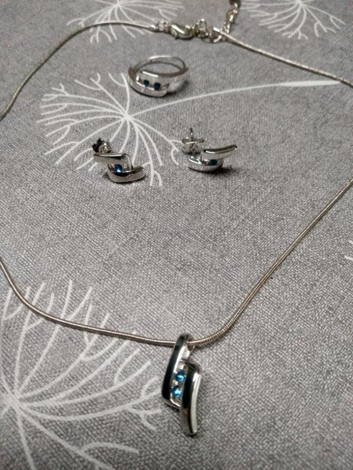 Parure bijoux bleu, Bijoux, Sacs & Beauté, Colliers, Neuf, Synthétique, Bleu, Avec pendentif, Enlèvement ou Envoi