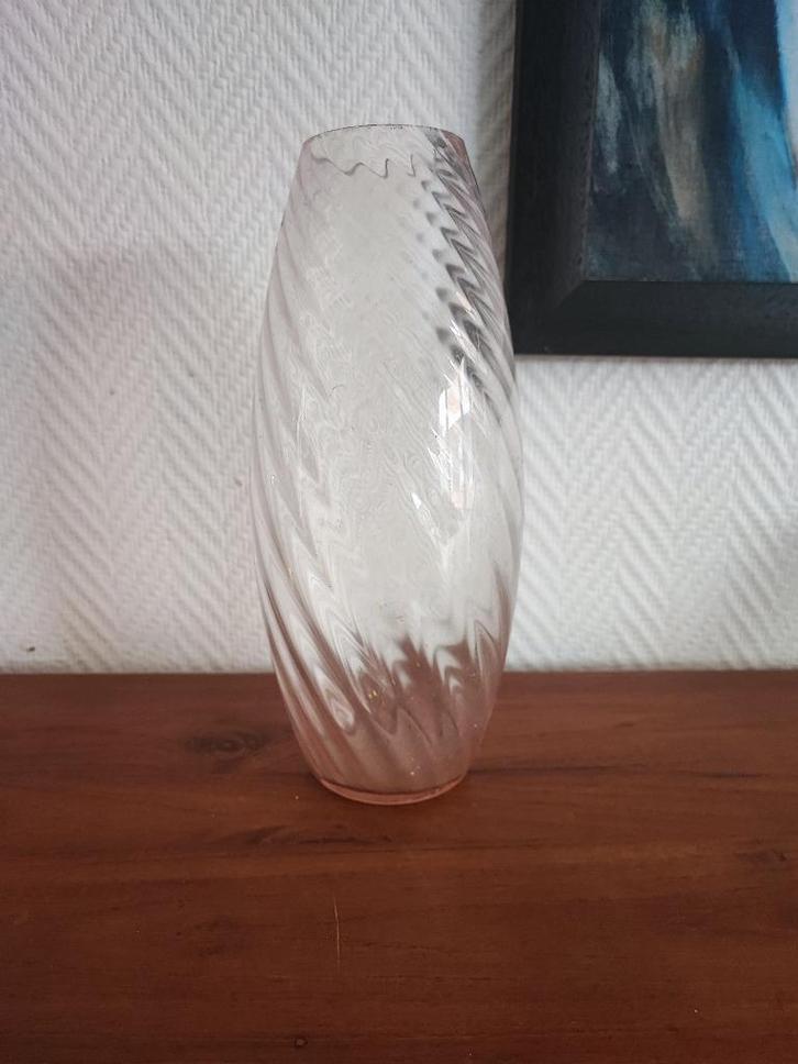 rosaline vaas 26 cm hoog, Antiek en Kunst, Antiek | Glaswerk en Kristal, Ophalen of Verzenden