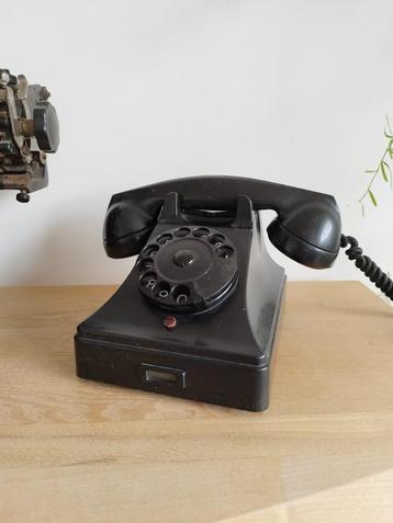 vintage telefoon 'bakkeliet' jaren '50-'60