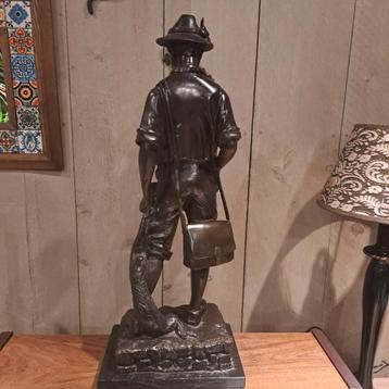 statue en bronze « le jeune chasseur » disponible aux enchères