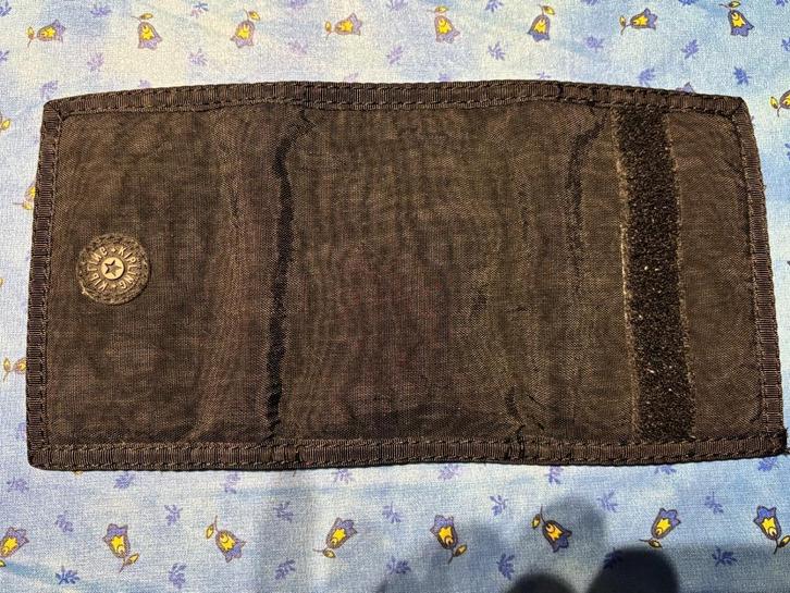 Zwarte portemonnee van Kipling voor 5€, Handtassen en Accessoires, Portemonnees, Zo goed als nieuw, Overige merken, Zwart, Ophalen