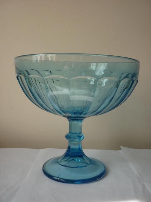 Coupe côtes plates en bleu - Verrerie de Beignée, Antiek en Kunst, Antiek | Vazen, Ophalen of Verzenden