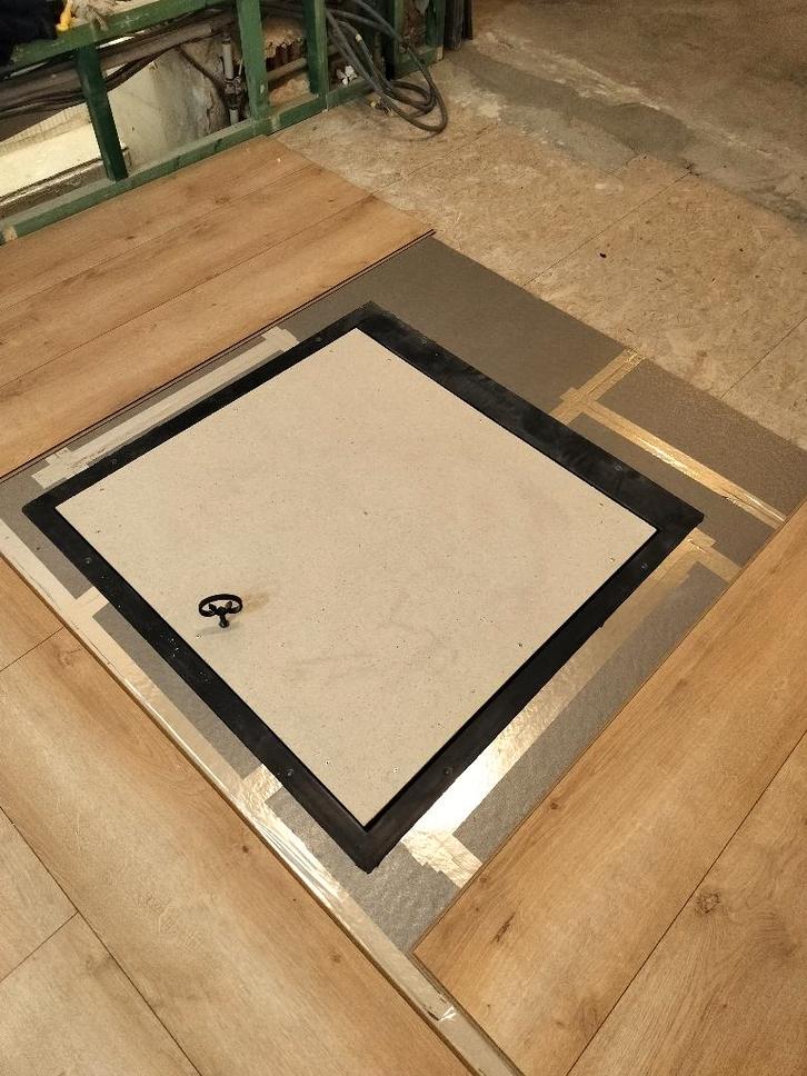 Vloerluik/Vloerluik, Doe-het-zelf en Bouw, Overige Doe-Het-Zelf en Bouw, Nieuw, Ophalen