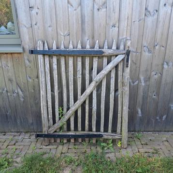 Kastanje houten hek of poortje beschikbaar voor biedingen