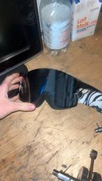 Raven crossbril, Motos, Enlèvement